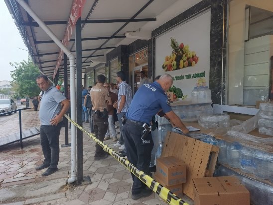 Marketin içinde eşini öldürüp yaşamına son verdi