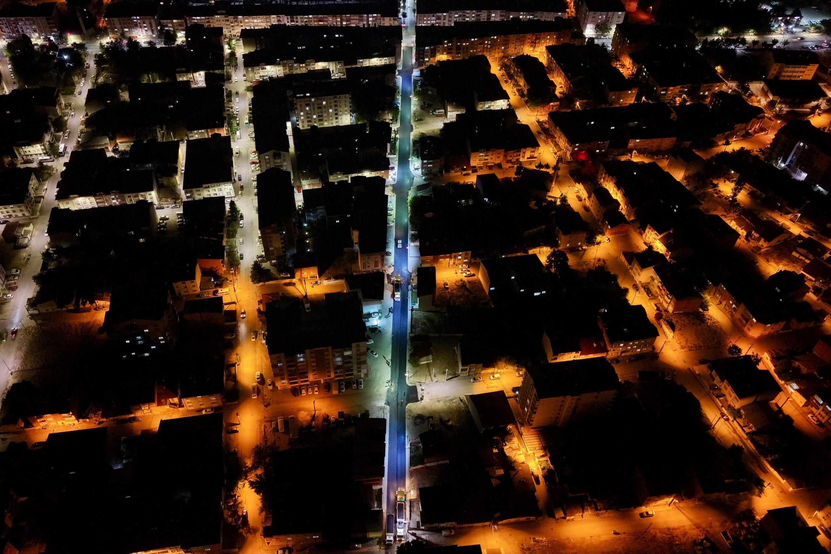 Sivas’ta bir caddenin daha asfaltı yenilendi