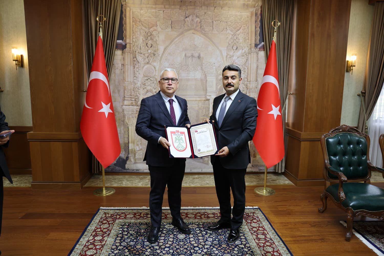 Vali Şimşek’ten Fatih Erdoğan’a Başarı Belgesi