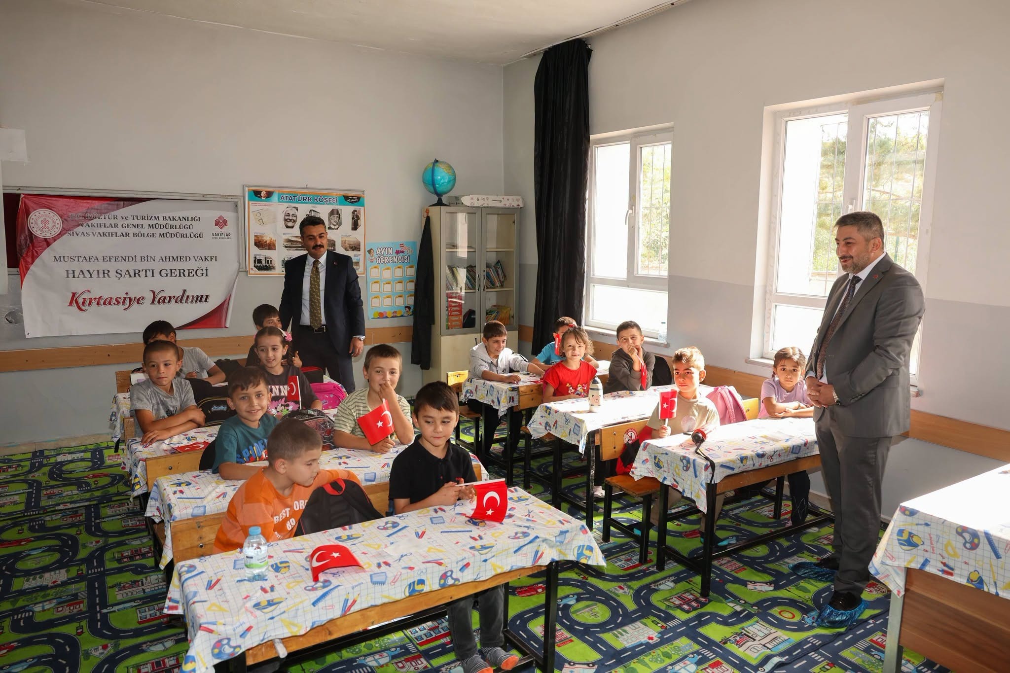 Sivas’ta öğrencilere kırtasiye desteği