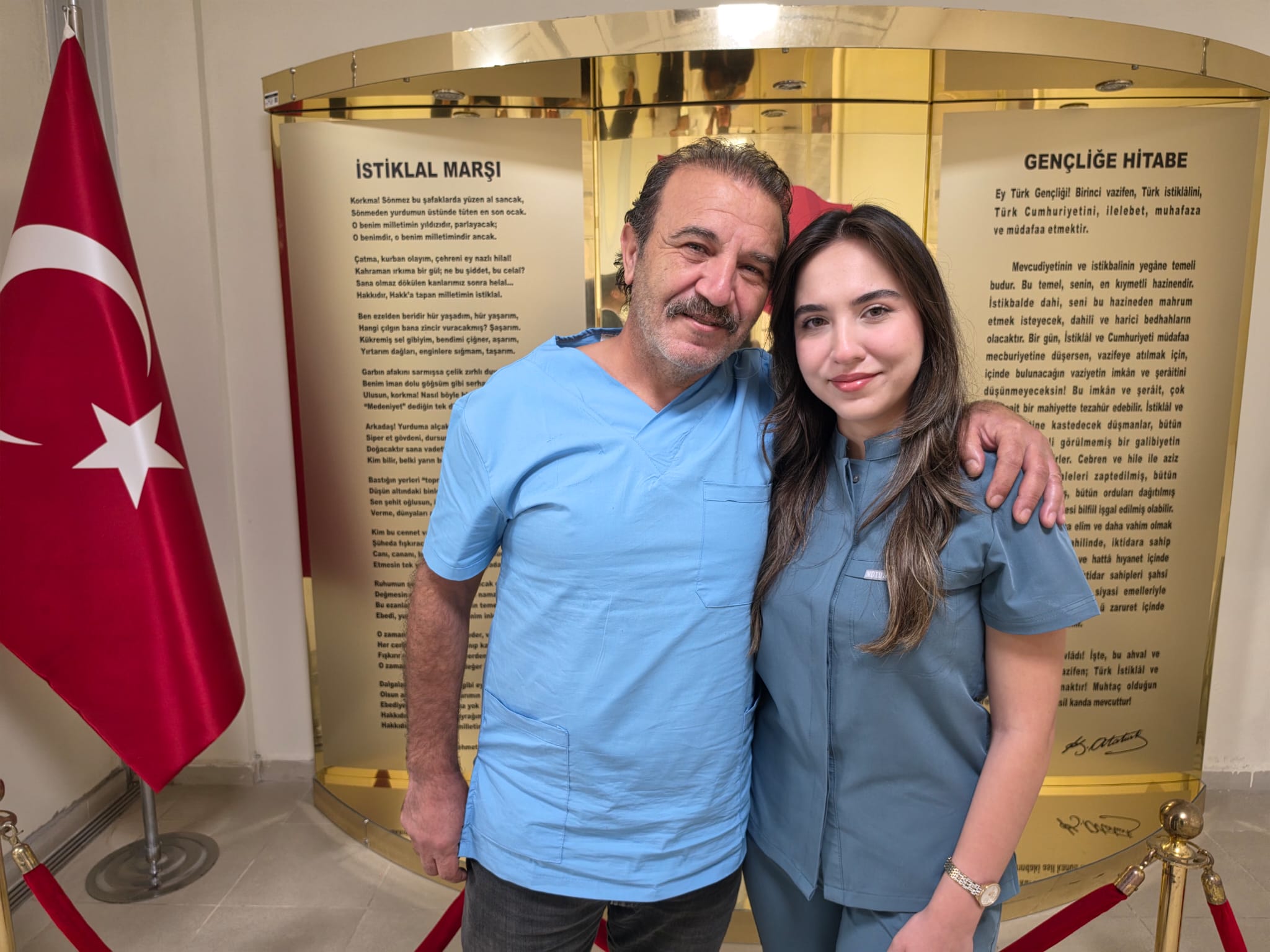 Baba-kız aynı hastanede şifa dağıtıyor