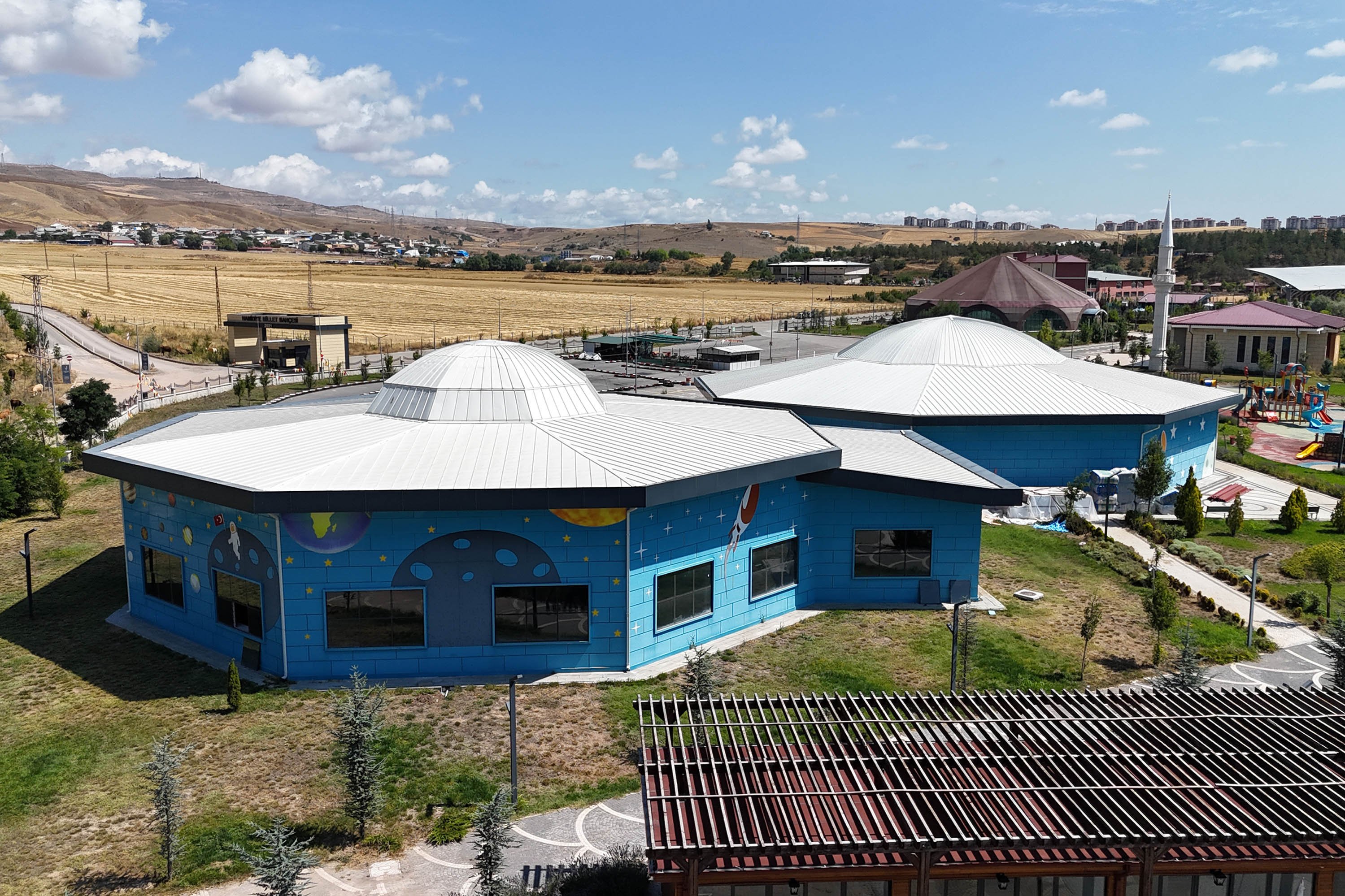 Sivas'ta ikiz binalar havacılık ve gökbilim merkezine dönüşüyor