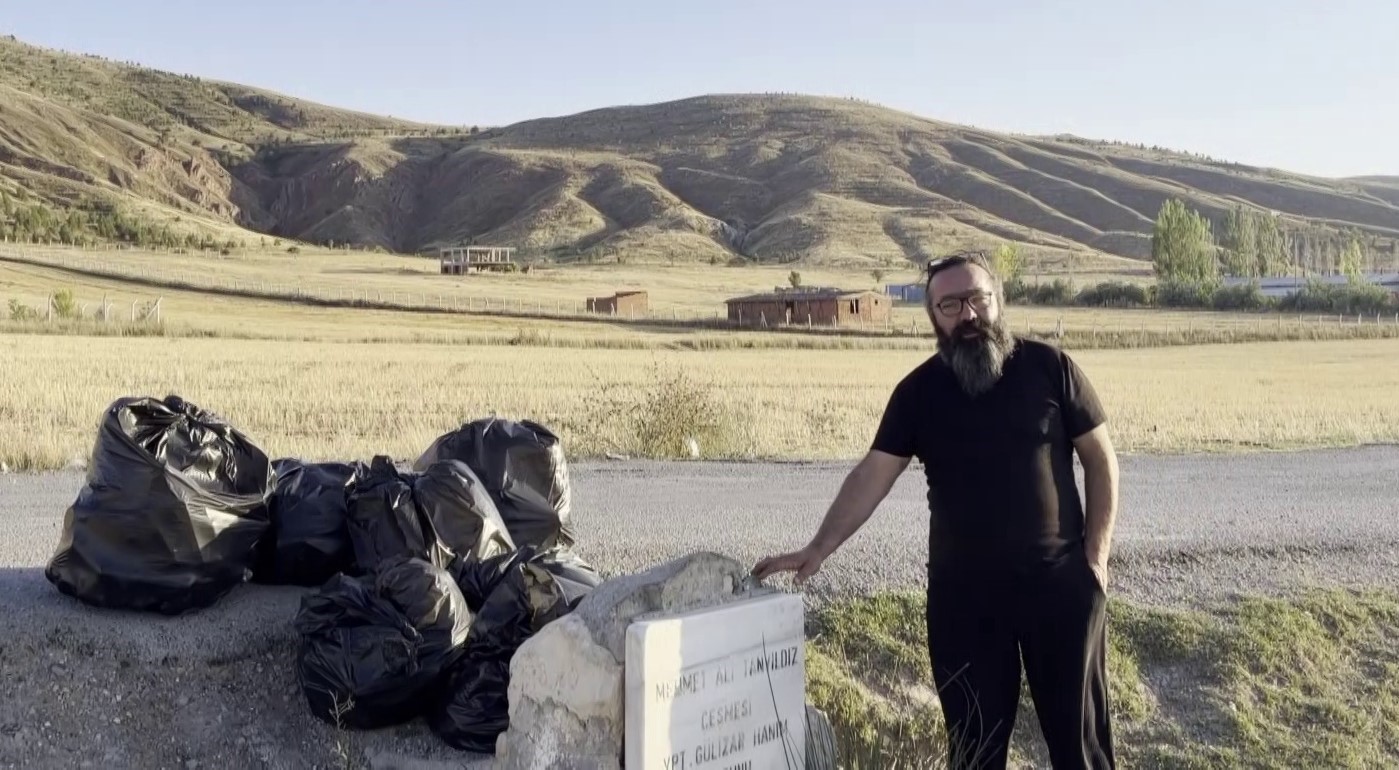 Sivaslı köylülerden anlamlı temizlik seferberliği