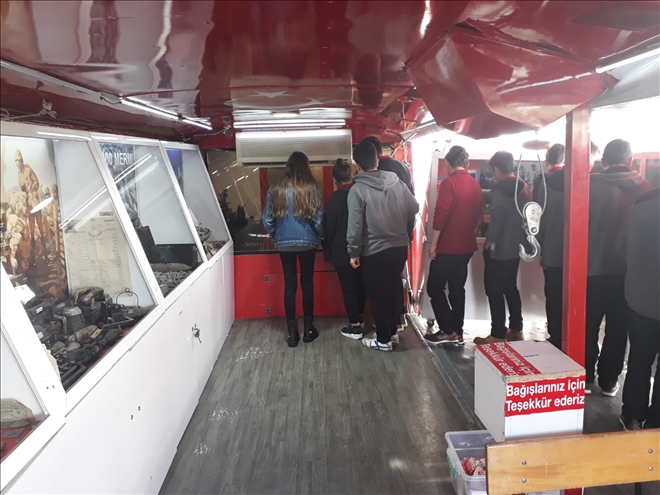 HAVADA ÇARPIŞAN MERMİLER DUYGULANDIRDI