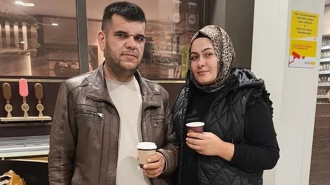 Tartıştığı eşini sokak ortasında öldürdü