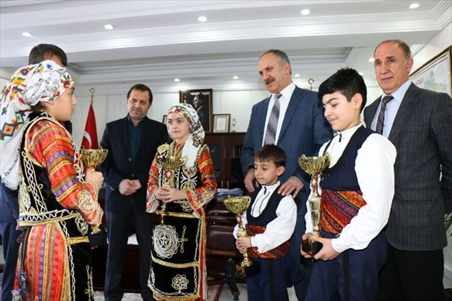 2 YARIŞMA, 4 BİRİNCİLİK