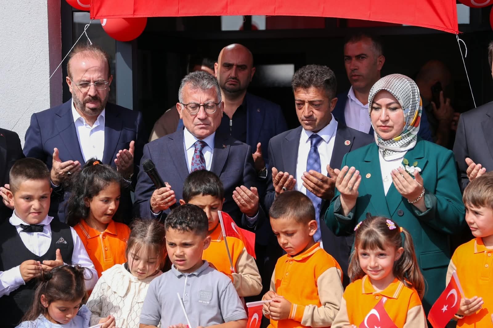 Sivas'ta 2 derslikli okul törenle eğitime başladı
