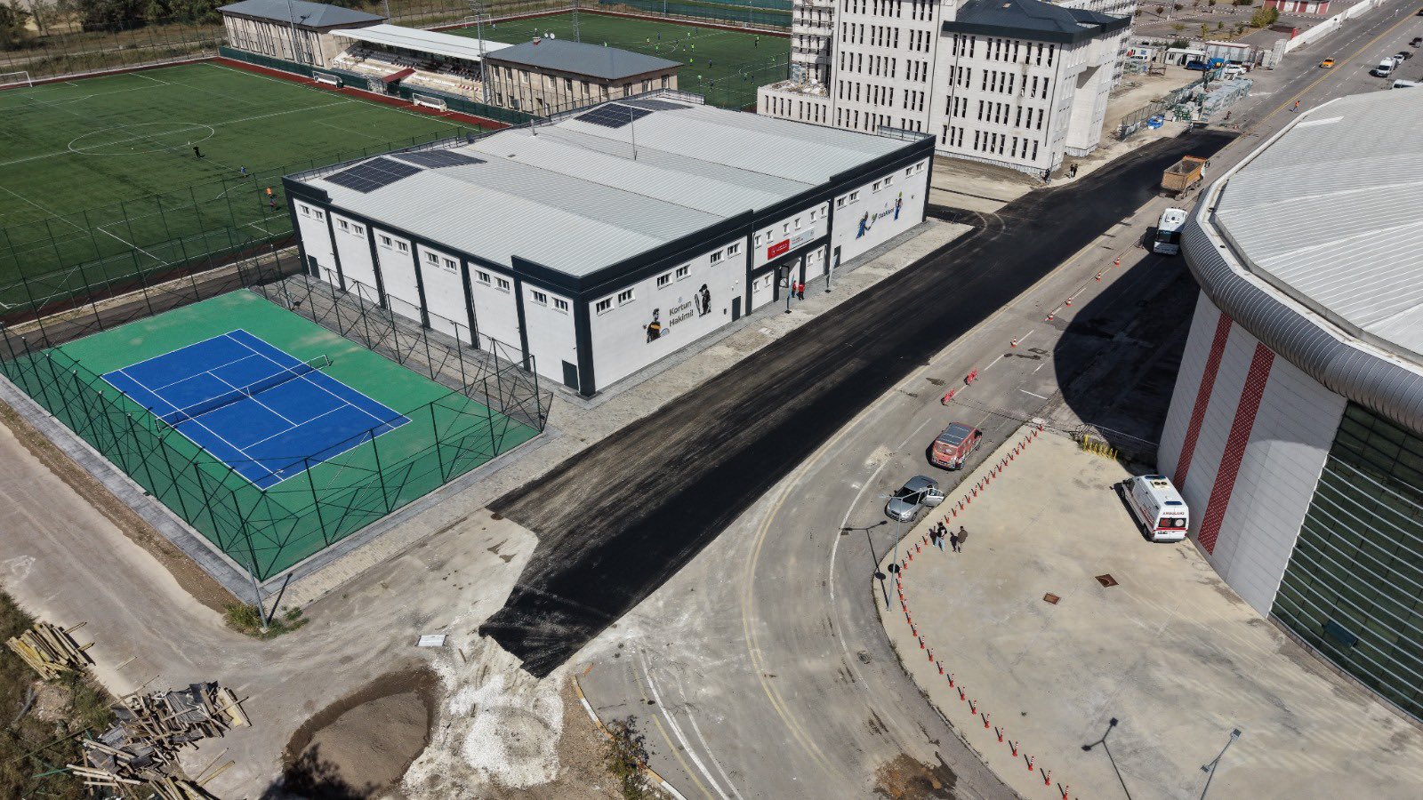 Sivas Belediyesi yol çalışmalarını sürdürüyor