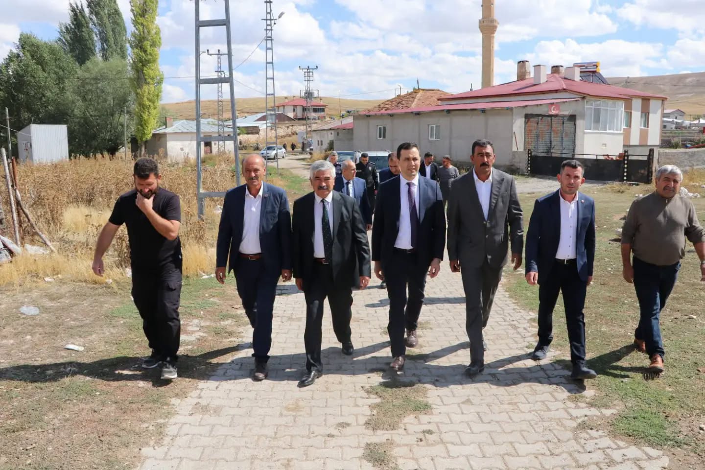 Ulaş'ta köy ziyaretleri sürüyor