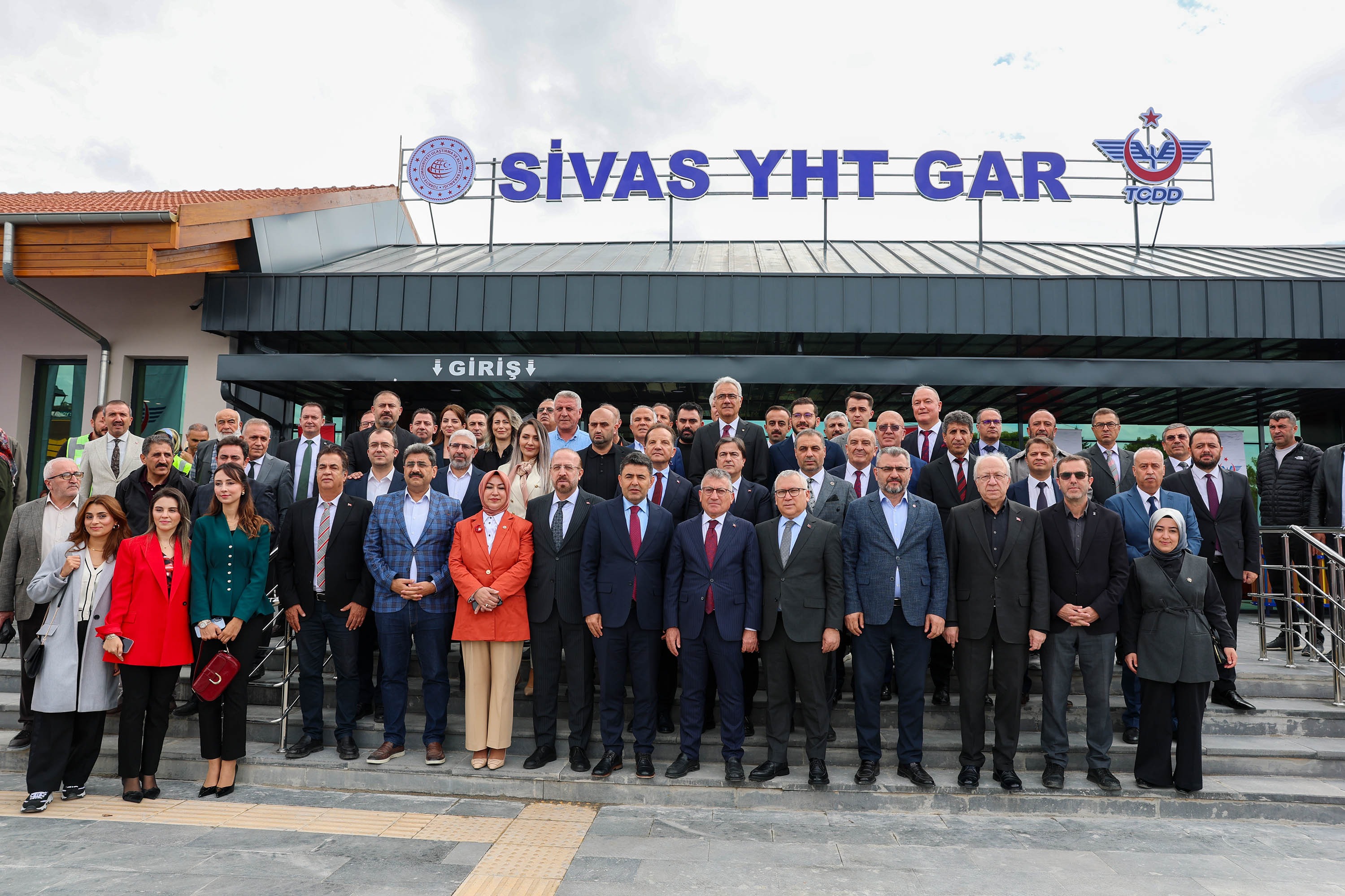 Sivas’ın 75 milyonluk YHT Garı açıldı