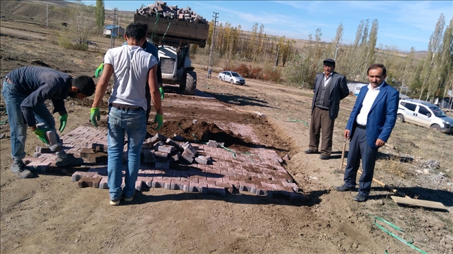 KARAŞAR KÖYÜNDE PARKE SEVİNCİ