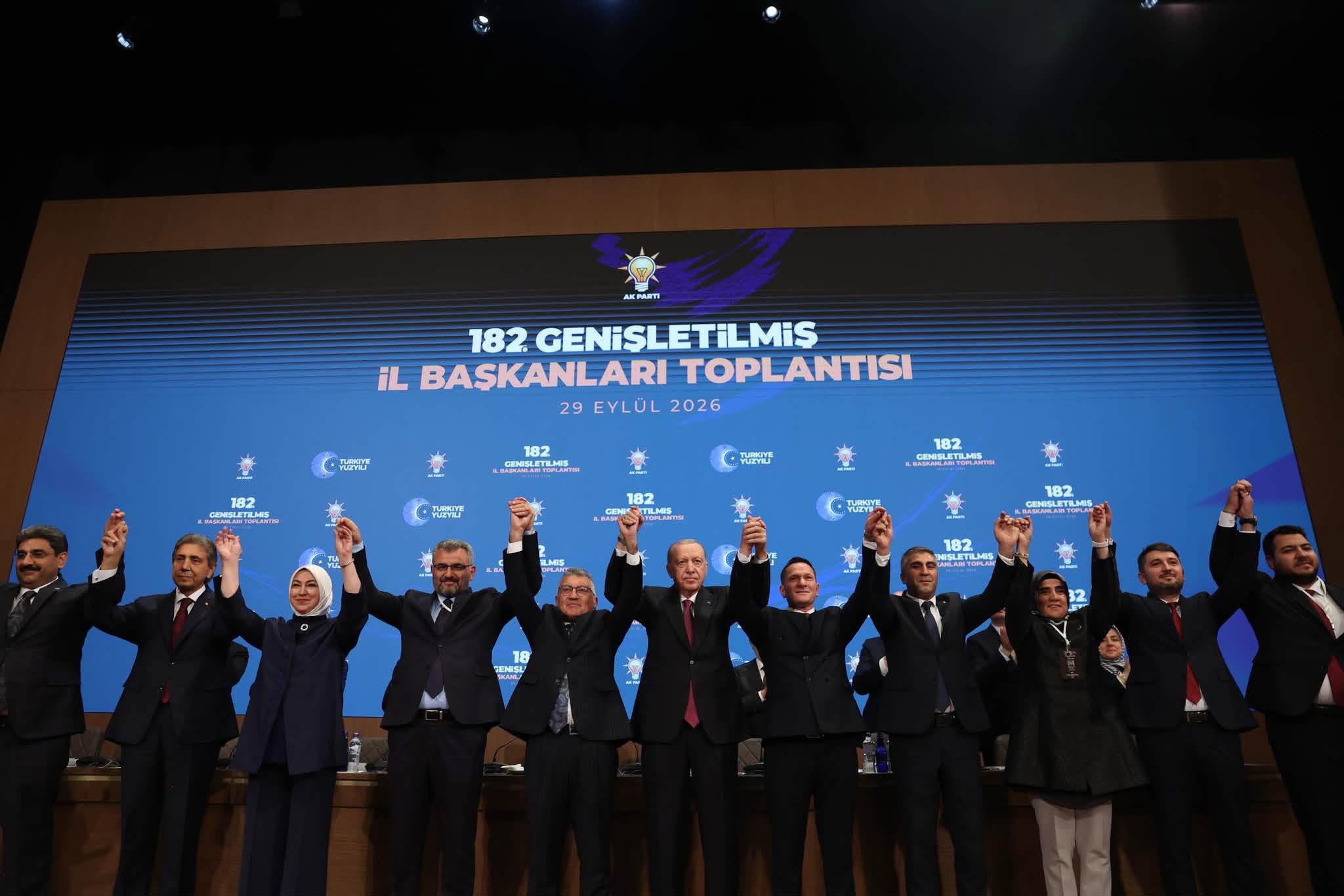 Koyulhisar Belediye Başkanı Karakullukcu AK Parti’ye katıldı
