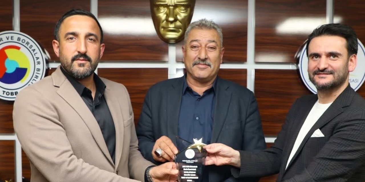 Sivas Ticaret Borsası'nda meclis üyelerine teşekkür plaketi