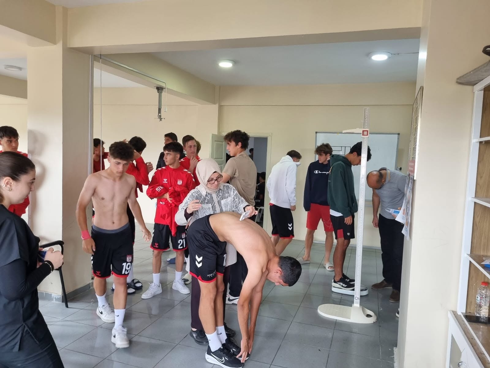 Sivassporlu gençlere sağlık taraması