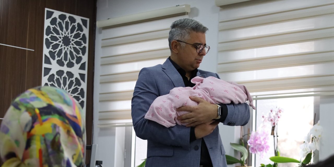 Sivas’ta bir çocuk daha koruyucu ailesine kavuştu