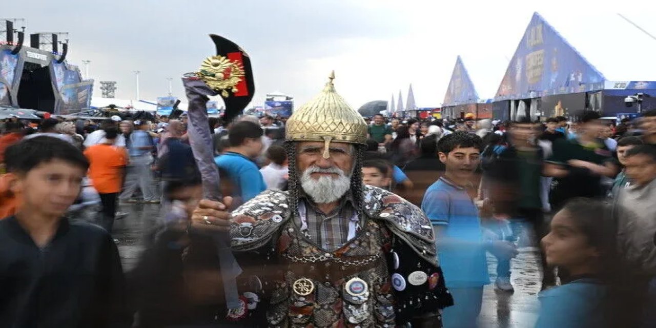 Savaşçı kıyafetiyle TEKNOFEST'te ilgi odağı oldu