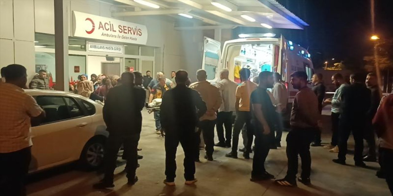 İki otomobil kafa kafaya çarpıştı: 1 ölü, 7 yaralı