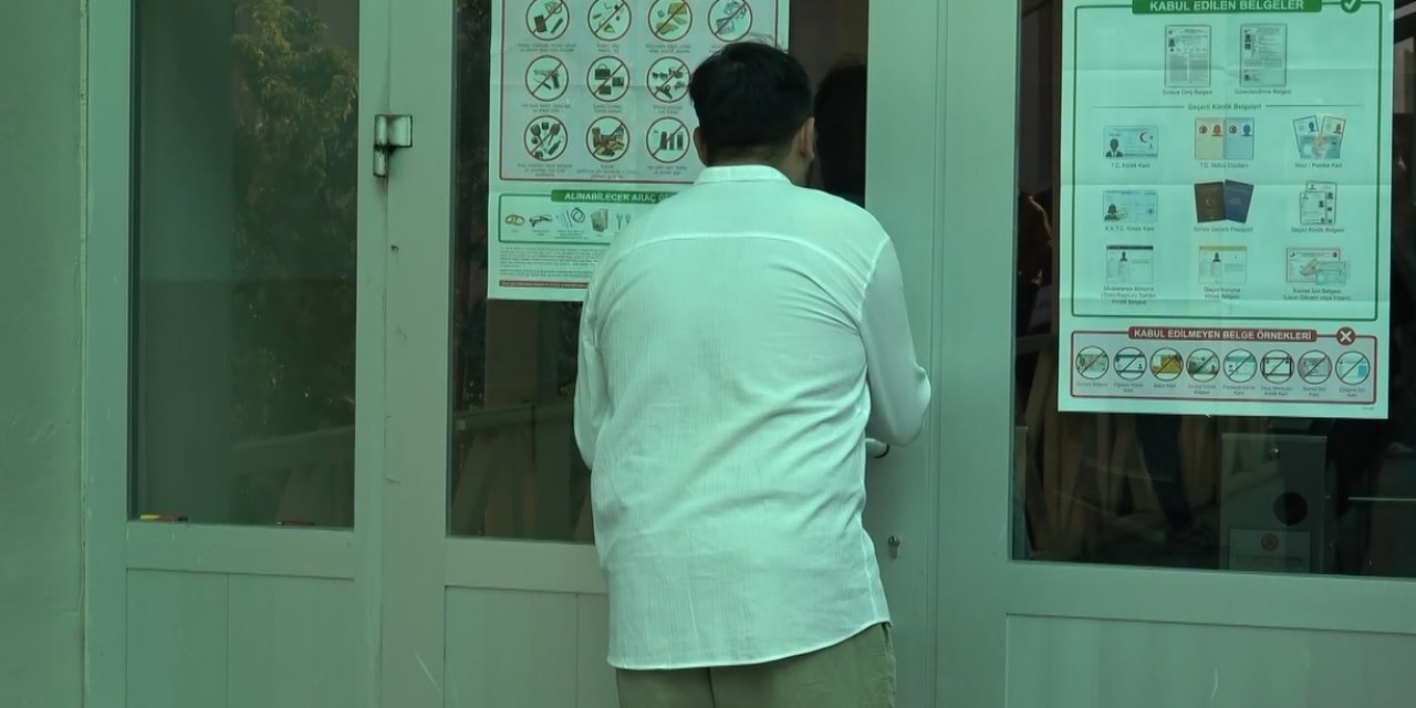 Sivas’ta KPSS’ye 1 dakika geç kalan aday sınava alınmadı