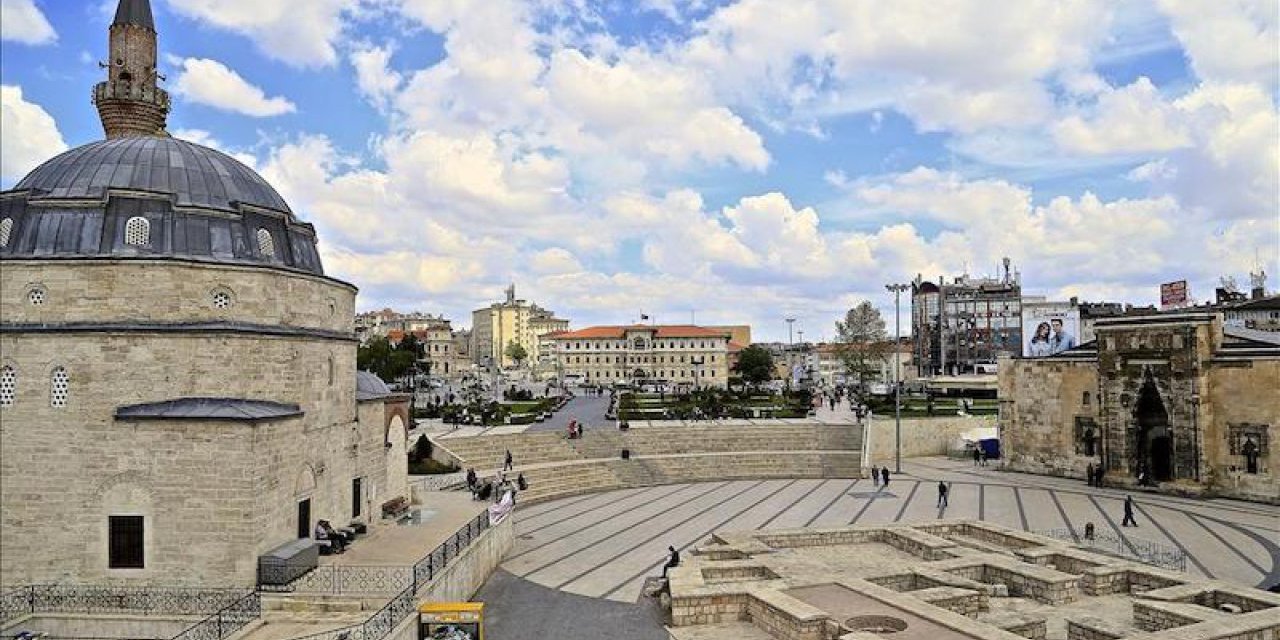 Sivas turizminde yüzler gülüyor: Tarihi mekanlar dolup taşıyor