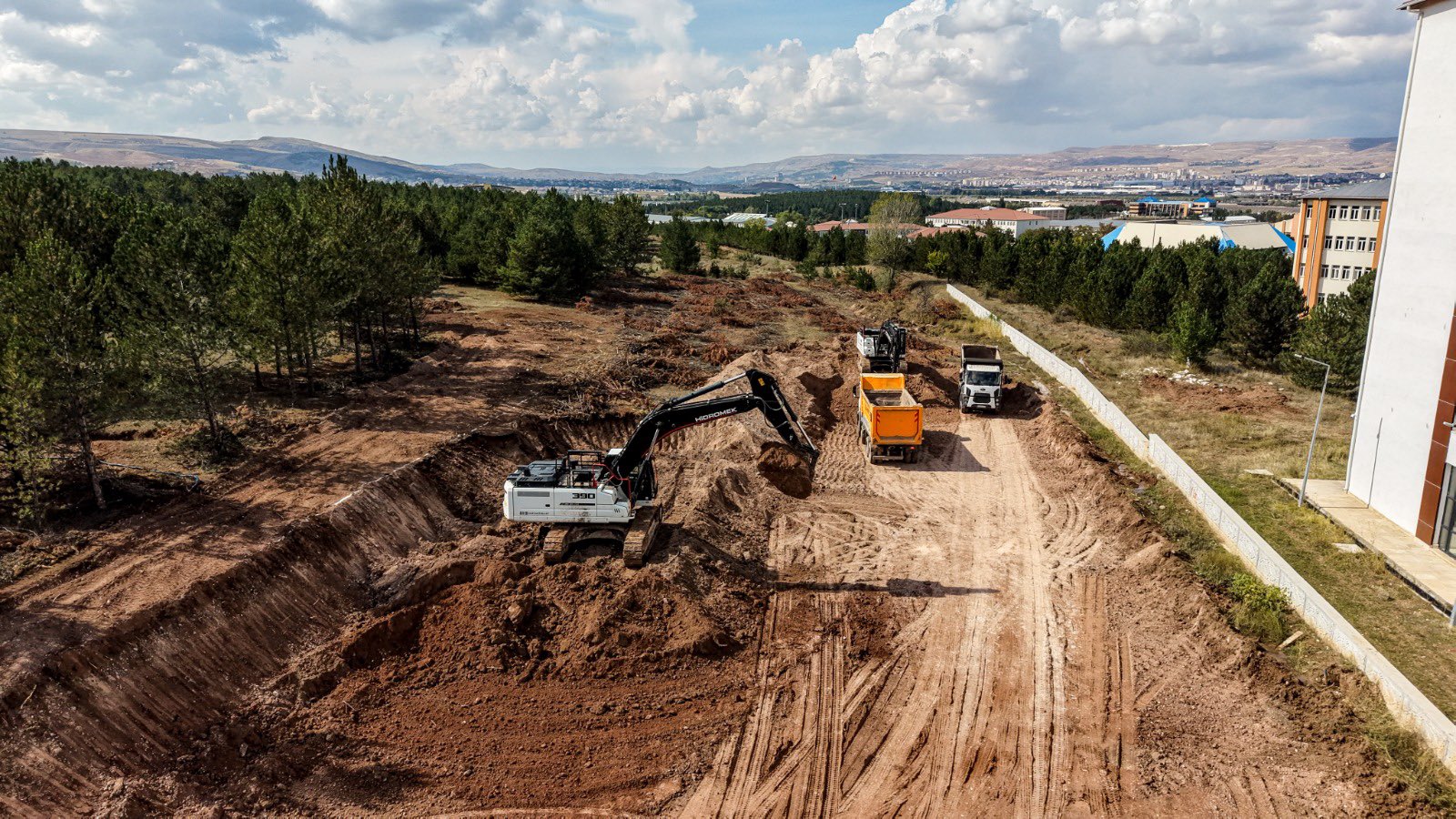 Sivas’ın Dört Bir Yanında Yol Ve Altyapı Çalışması!