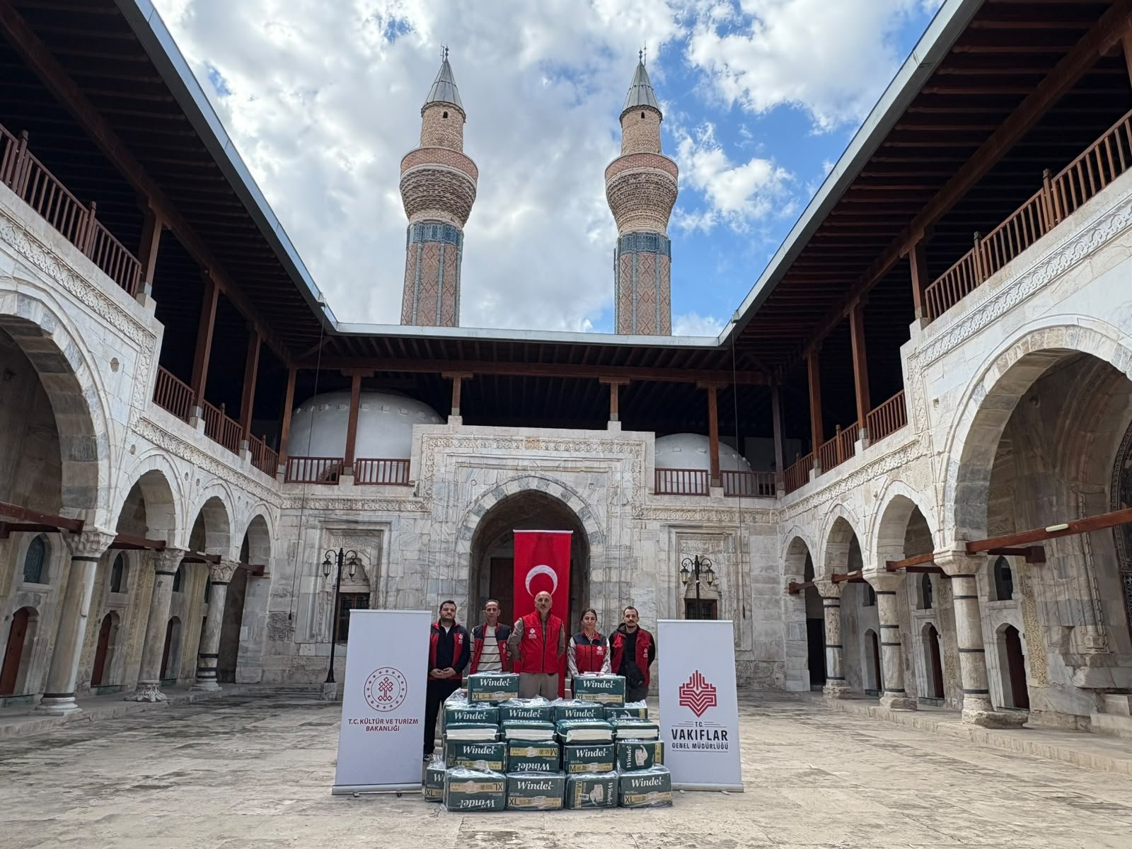 Sivas’ta Asırlık Vakıf Geleneği Yaşatılıyor! İhtiyaç Sahibi Hastalara Destek!