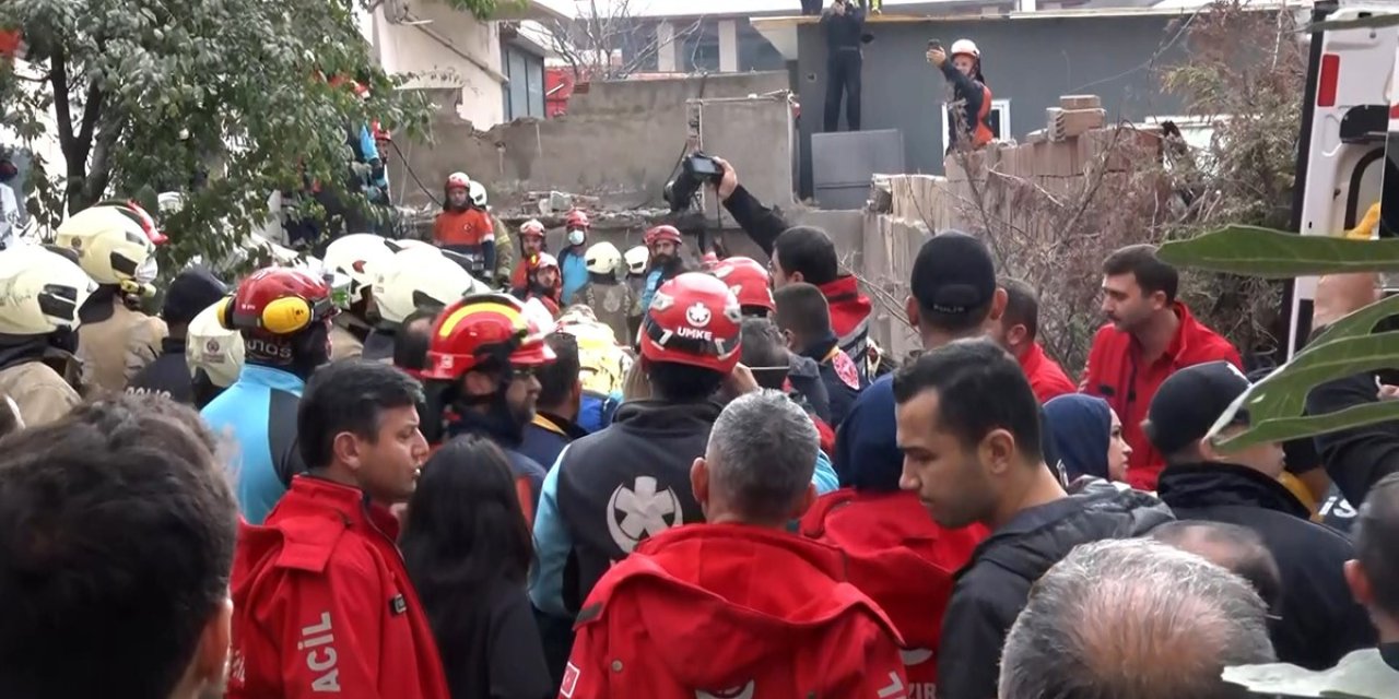 Maltepe’de bina çöktü: 7 kişi enkaz altında