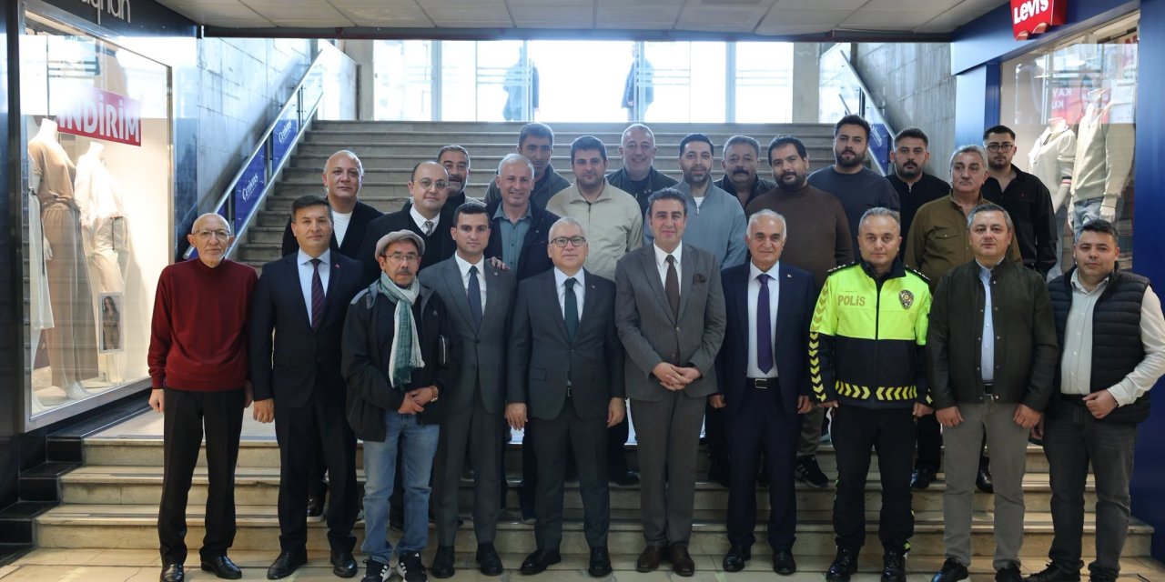 Sivas Valisi Şimşek, çarşı esnafının taleplerini dinledi