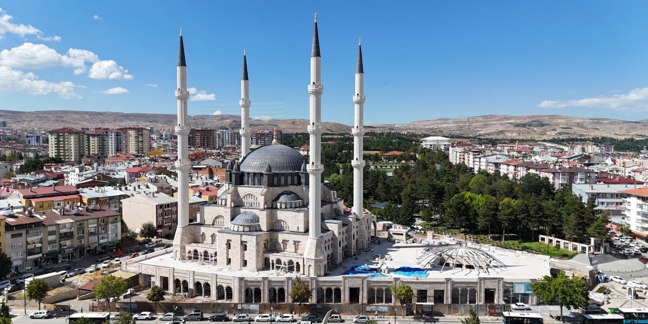 Sivas Merkez Camii’nde hedef 2027