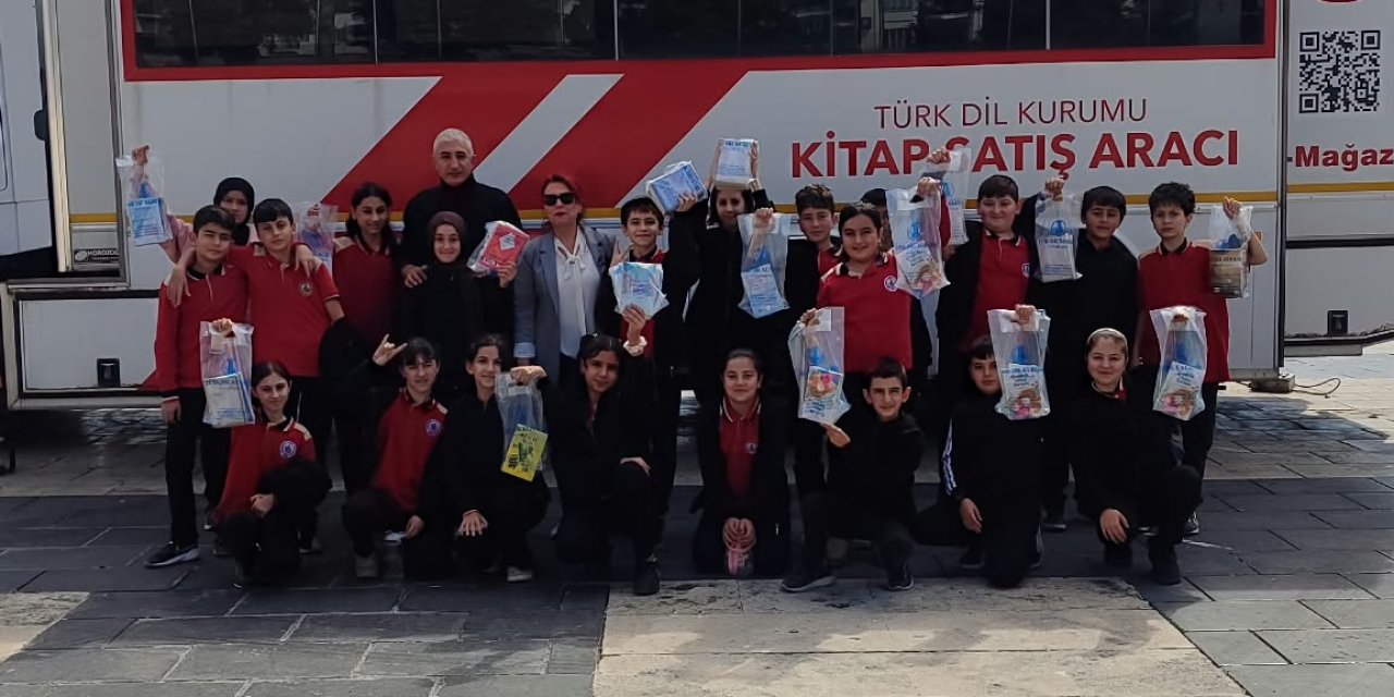 Süleyman Demirel Ortaokulu Öğrencilerinden TDK Yayınlarına Yoğun İlgi