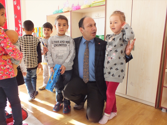 MİNİKLERLE SOHBET ETTİ