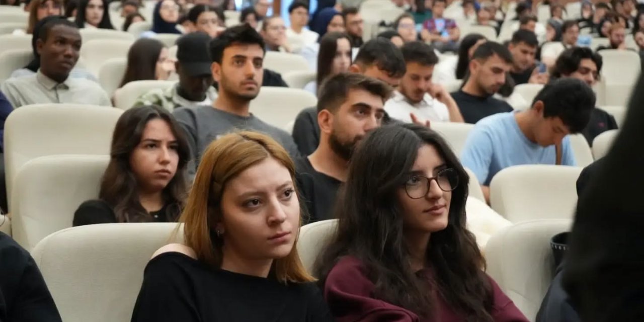 SCÜ öğrencileri yurt dışı deneyimlerini anlattı