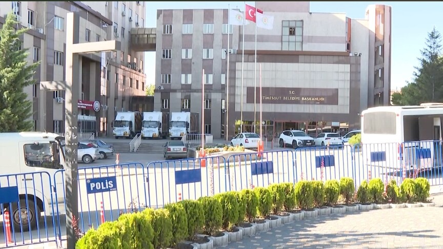 Etimesgut Belediyesine yolsuzluk operasyonu: 25 gözaltı