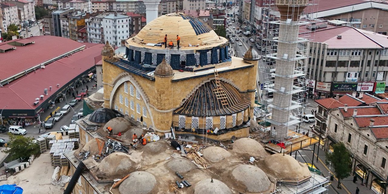 Sivas'ta Paşa Camii’nde restorasyon çalışmaları sürüyor