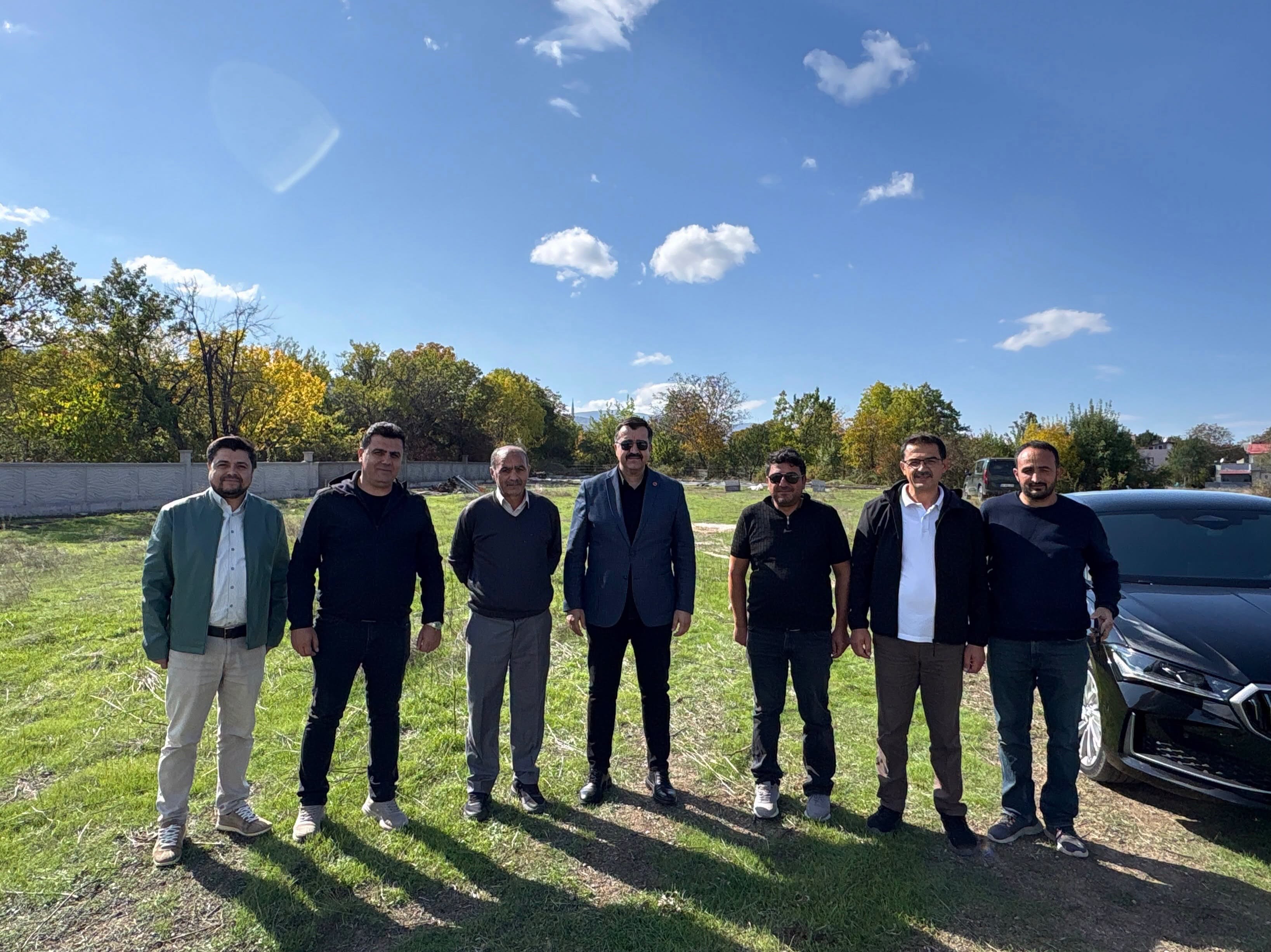 Suşehri’nde mezarlıklara çevre düzenlemesi