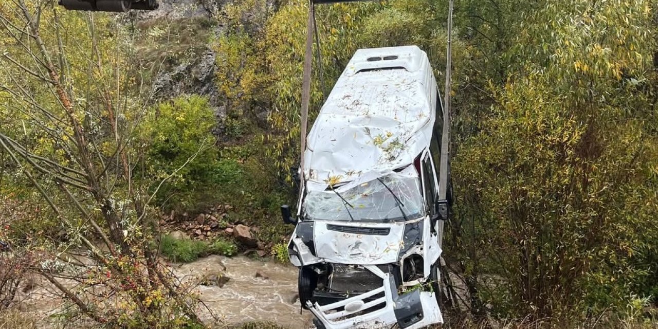 Sivas'ta minibüs devrildi: 1 yaralı