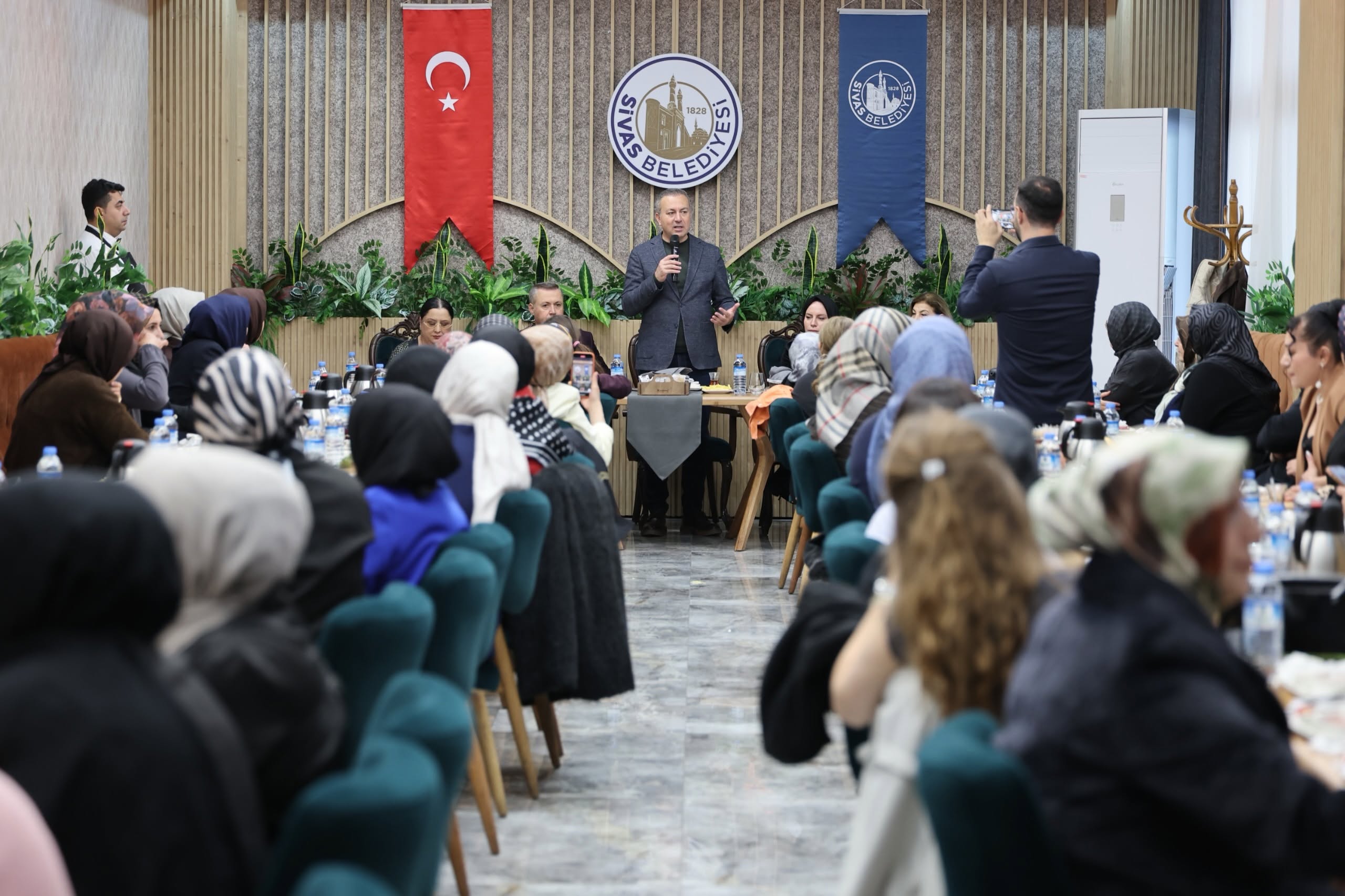 Başkan Adem Uzun Kadın Esnaf ve STK Temsilcileriyle Buluştu!