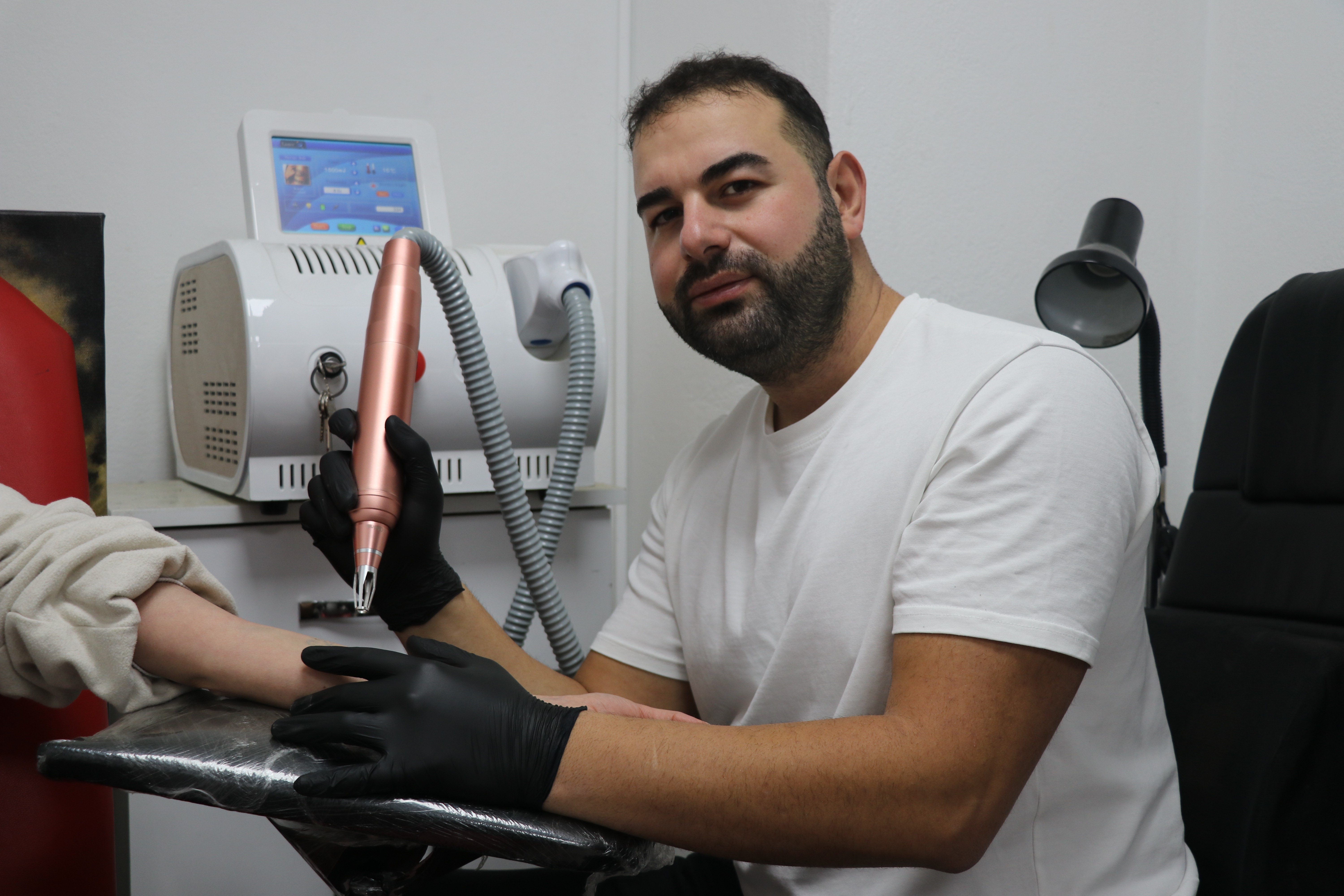 Sivas'ta Sevgilisinin Adını Dövme Yaptıranlar Pişman Oluyor