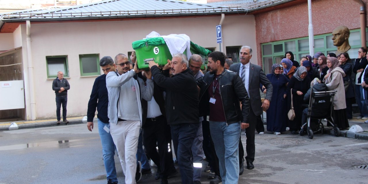 Sağlık çalışanı Ayşe Seylan son yolculuğuna uğurlandı
