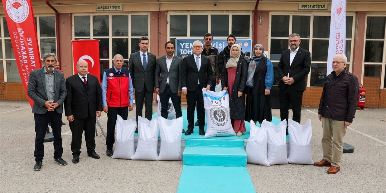 Sivas’ta çiftçiye 6,1 milyon liralık tohum desteği