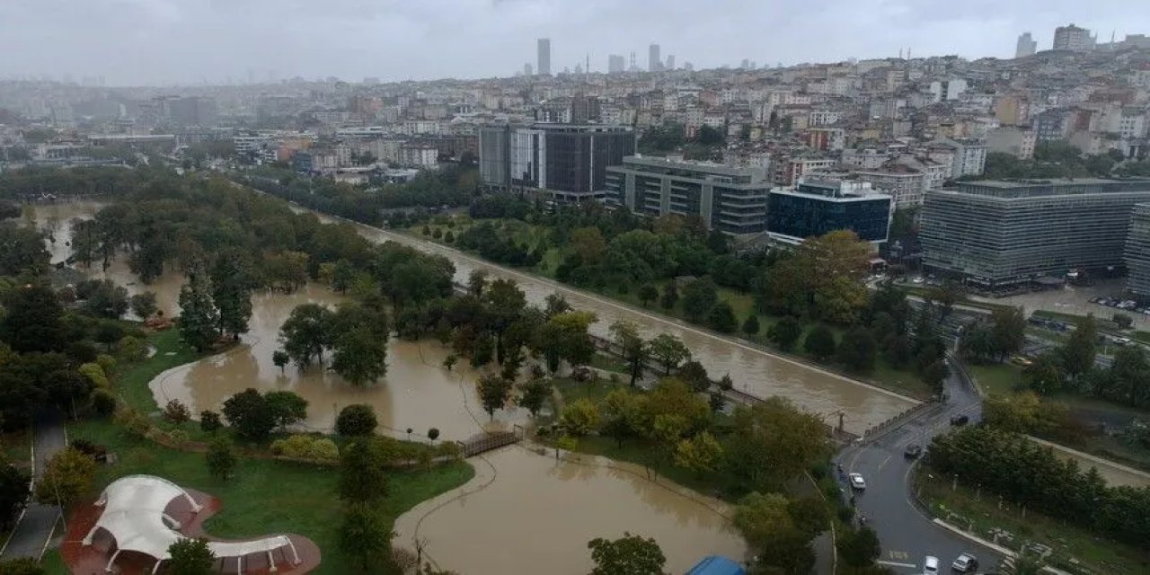 İstanbul sonbaharın ilk iki ayında aldığı yağıştan fazlasını iki günde gördü