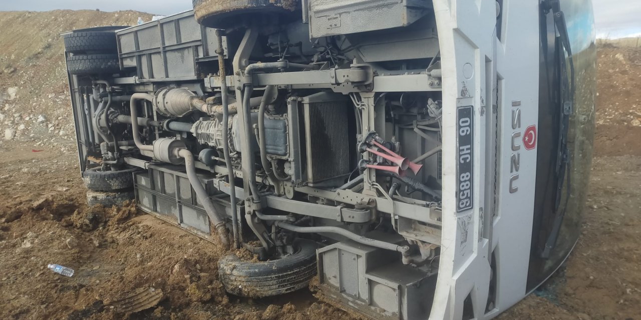 Sivas'ta cezaevi nakil aracı devrildi: 3 yaralı