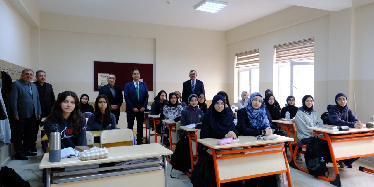 SCÜ Rektörü Şengönül’den gençlere: Hayallerinizi büyük tutun
