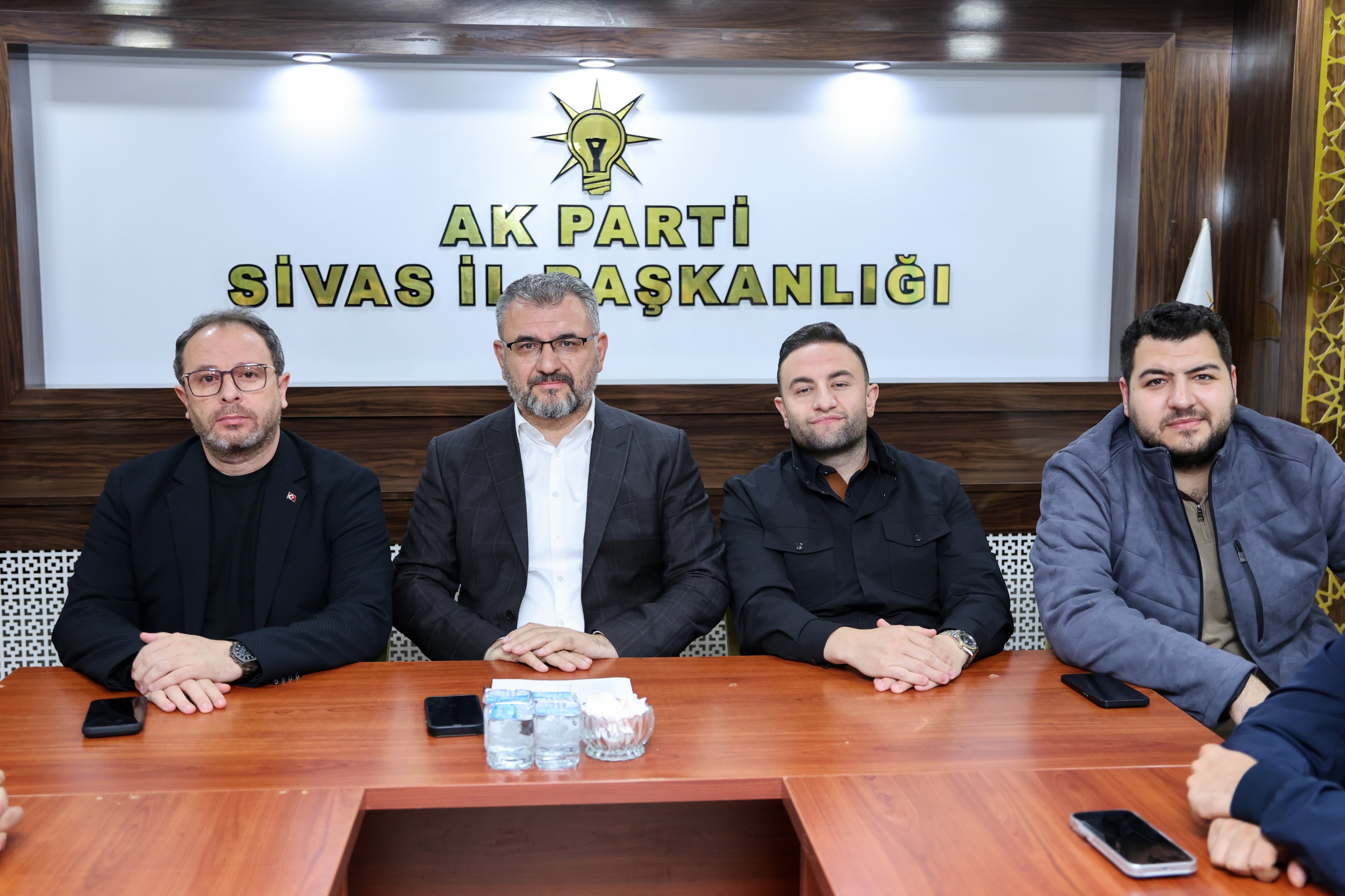 AK Parti Sivas’ta haftalık yönetim kurulu toplantısı yapıldı
