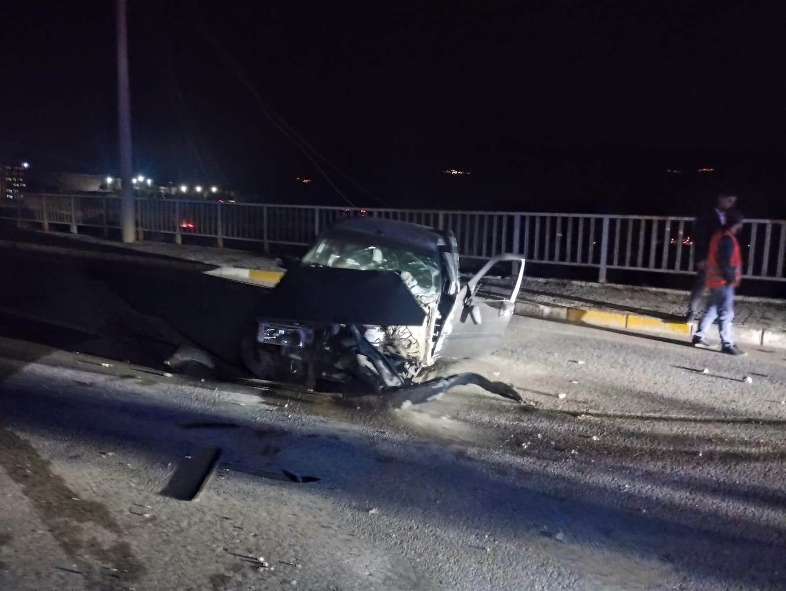 Sivas’ta otomobil aydınlatma direğine çarptı: 1 yaralı