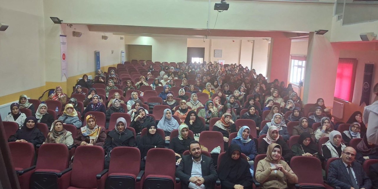 Sivas'ta kurs öğreticilerine eğitim semineri