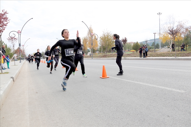 Öğrenciler Atatürk için koştu