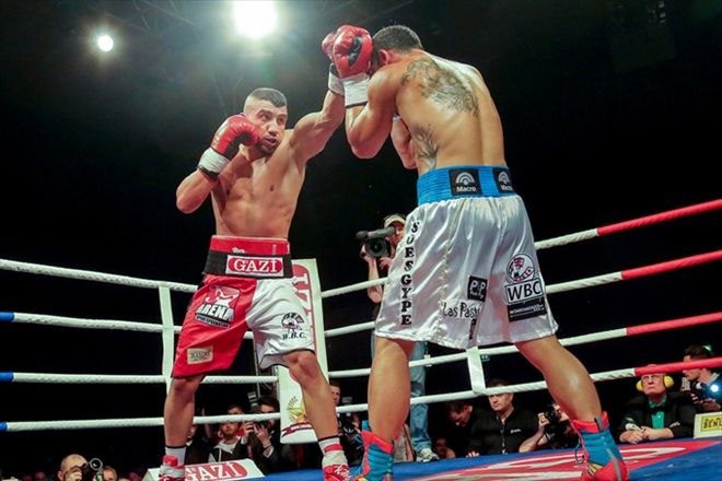 MR. ROBOT İLK RAUNTTA YERE SERDi