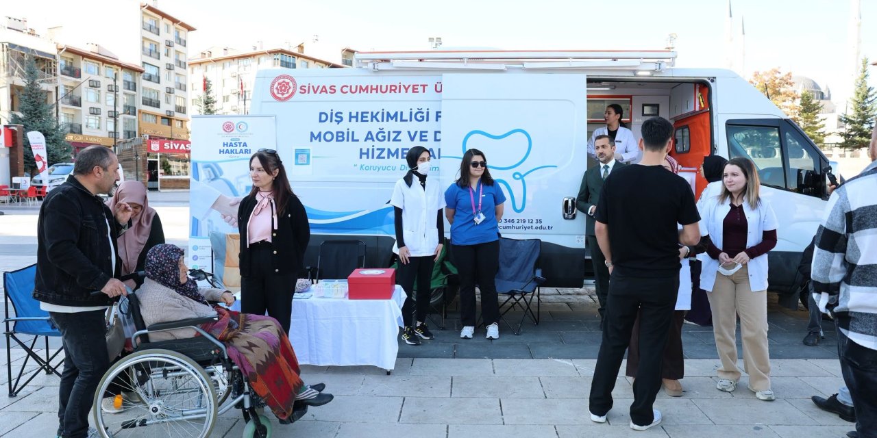 Sivas’ta Hasta Hakları Günü’nde diş taraması yapıldı