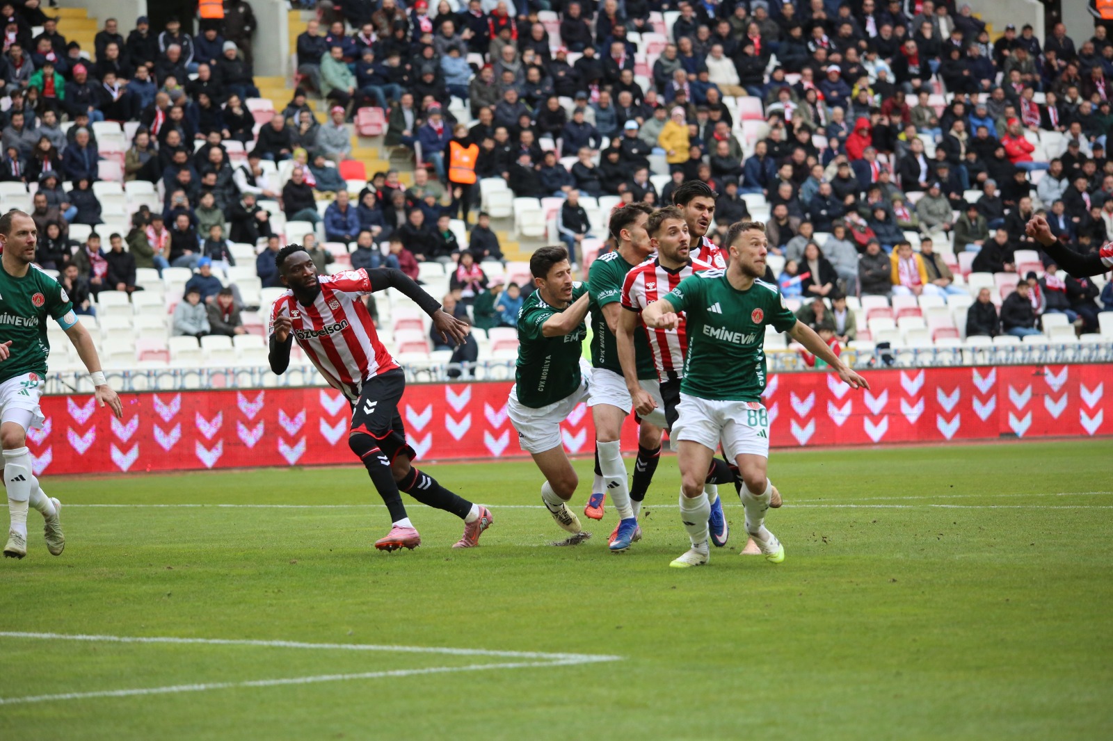 Sivasspor seriyi 8 maça çıkarmak istiyor