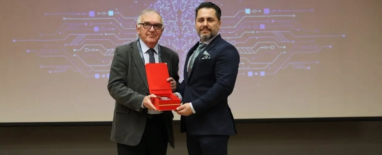 SCÜ’lü akademisyene uluslararası ödül